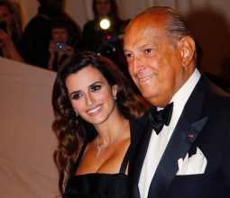 Cancer: Fashion designer Oscar de la Renta is dead age of 82 / Breaking News item-thumbnail