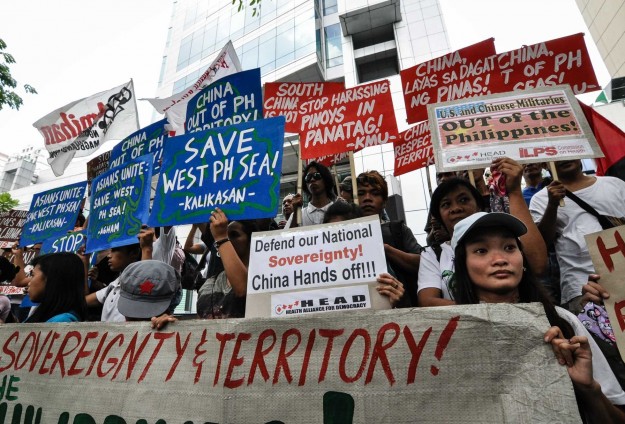 Philippines president denounces China on Japan trip