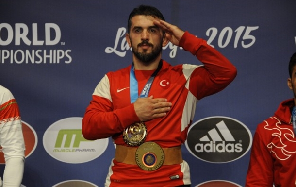 Turkish wrestlers crowned world champions