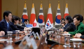 Japan to work with SKorea to solve comfort women issue item-thumbnail