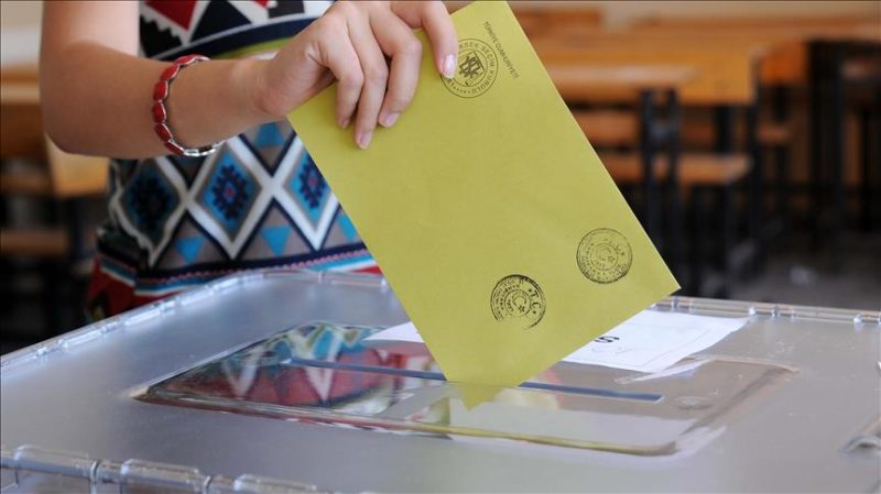 Turkish Citizens Abroad To Start Voting In Referendum item-thumbnail