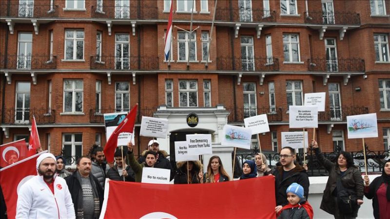 Turkish student group in London protests Dutch ban Turkish student group in London protests Dutch ban