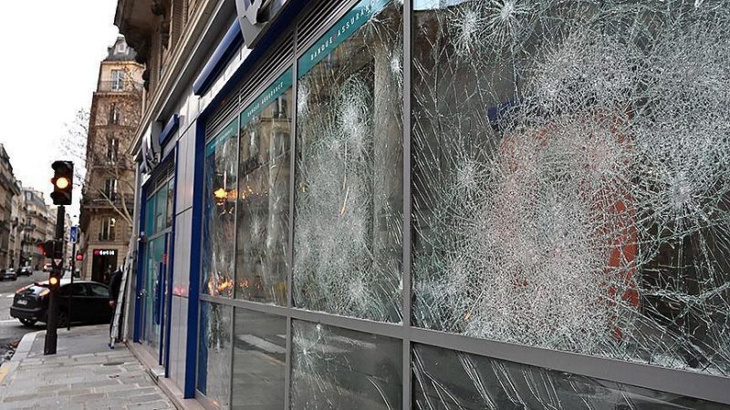Yellow Vest protests cost shopping malls $2.27B item-thumbnail
