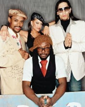 Chicago Meydanında Black Eyed Peas gösterisi