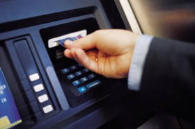 Ortak ATM'de soyulmayın