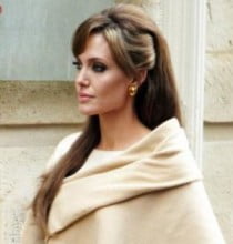 Angelina Jolie estetik mi yaptırdı?