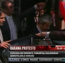 Nihat Ergün'e yumurtalı saldırı