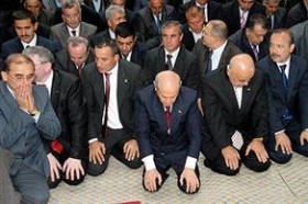 devlet bahceli namaz