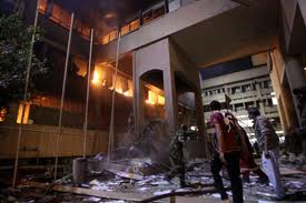 Nato Libya'da bakanlık bombaladı