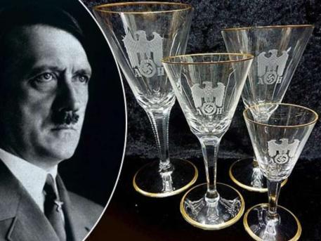 Adolf Hitler'in kristal şarap kadehleri