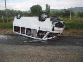 yolcu minibusu takla atti