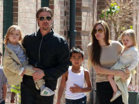 Angelina Jolie Brad Pitt Çifti : 6 çocuklu mutlu bir aile