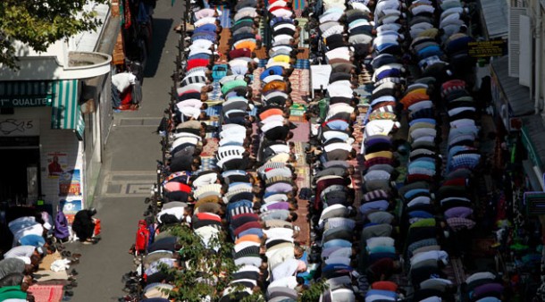 fransa-namaz-paris-nationalturk-0124 Fransız Müslümanlar da memnun: Namaz kılma yasağı yok