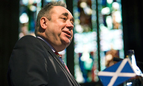 İskoçya İngiltere'den 'yarım' bağımsızlık yolunda ilk adımı atıyor