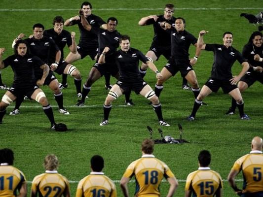 Yarı final maçı öncesinde Allblacks Avustralya'yı haka dansıyla karşıladı