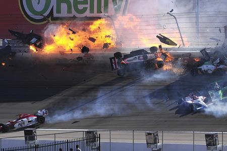 IndyCar Yarışında korkunç kaza..İngiliz Pilot Dan Wheldon öldü.. 