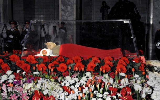 kuzey-kore-kim-jong-il-mumya-nationalturk-0123 Kuzey Kore merhum lideri Kim Jong-il 'i mumyalayacak