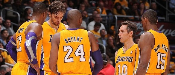 Lakers süper kadrosuyla NBA sezonuna çok kötü başladı Lakers süper kadrosuyla NBA sezonuna çok kötü başladı