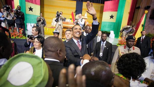 Gana seçimleri Amerikan başkanlık seçimlerine benzerliğiyle dikkat çekiyor. Fotoğraf, ABD başkanı Obama'nın bu ülkeye yaptığı 2009 tarihli ziyaretten