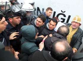 İstanbul Emniyet Müdürlüğü önünde DHKP-C protestosu