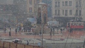 İstanbul'da beklenmedik kar yağışı