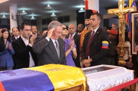 Raul Castro Küba'ya döndü