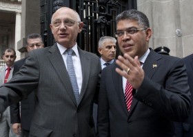 Arjantinli Bakan ile Venezuelalı mevkidaşıyla biraraya geldi