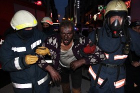 Fatih’te yangın: Mahsur kalan 3 kişi kurtarıldı