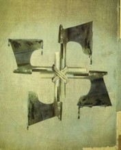 4 John Heartfield'ın AIZ için düzenlemiş olduğu "Yeni İmparatorluktaki Eski Slogan: Kan ve Demir" (The Old Slogan in the 'New' Reich: Blood and Iron) adlı fotomontaj taslağı. 8 Mart 1934