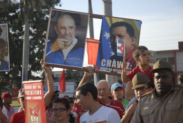 Küba 1 Mayıs'ta Chavez'i unutmadı
