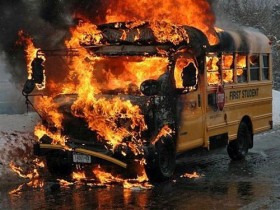 Otobüs yandı, 17 çocuk hayatını kaybetti