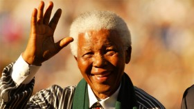 Mandela'nın ailesi, mezar yüzünden mahkemelik oldu