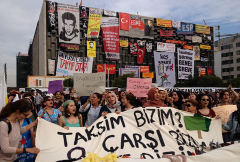 Taksim Gezi Parkı Eylemleri Pankartları Hüseyin Avni Mutlu
