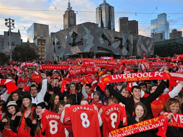 Liverpool'u Melbourne'de binlerce Avustralyalı taraftar karşıladı Liverpool'u Melbourne'de binlerce Avustralyalı taraftar karşıladı