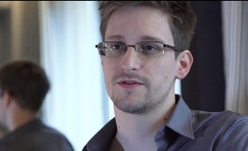 Snowden'a "dünya pasaportu" verildi