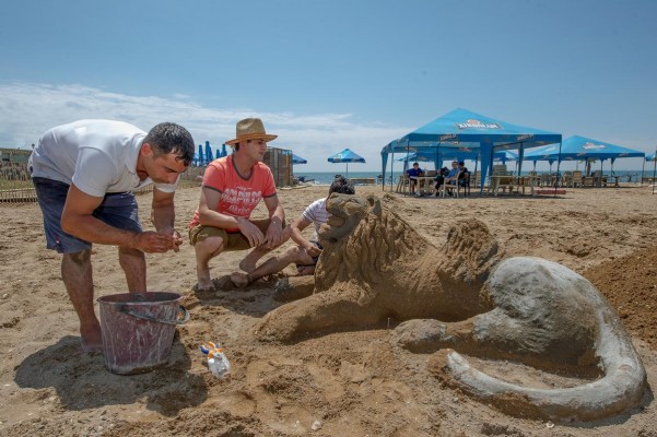 Azerbaycan'da kumdan heykel festivali