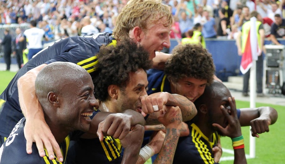 Salzburg Fenerbahçe taksim gaz maskesi