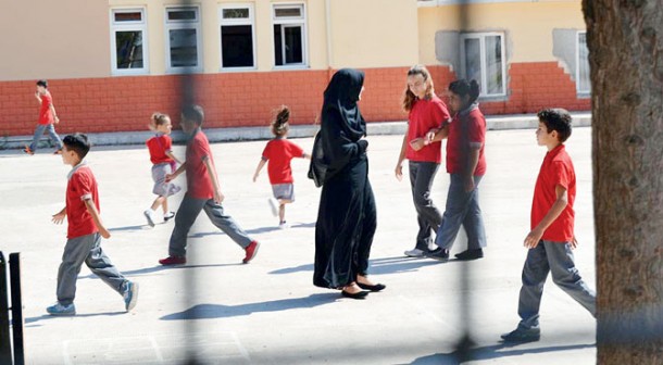 Çarşaflı öğretmen