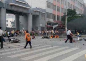 Çin'de okul önünde patlama
