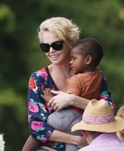 Charlize-Theron-Ogluyla-Sidneyde