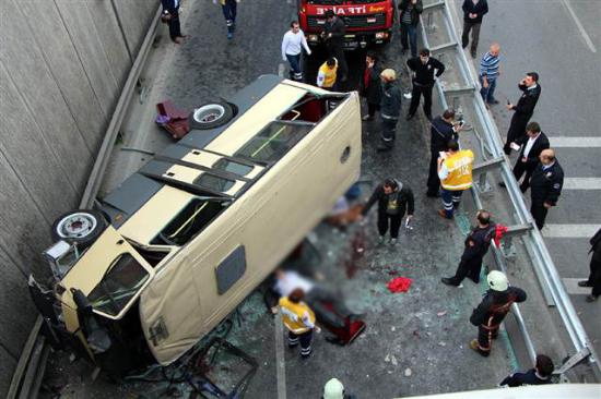 Güngören'de minibüs kazası