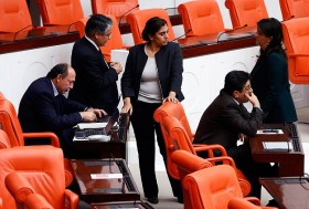 Pantolon yasağı kaldırıldı 2 Pantolon yasağı kaldırıldı