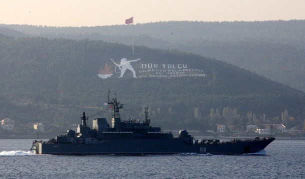 Rus Donanması'na ait iki gemi Çanakkale Boğazı'ndan geçti