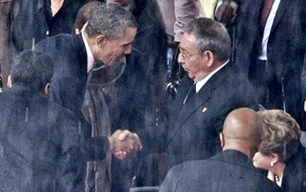 Castro Obama el sıkıştı