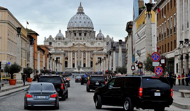 ABD Başkanı Obama konvoyu ile Roma sokaklarından geçerken geniş güvenlik önlemleri alındı 