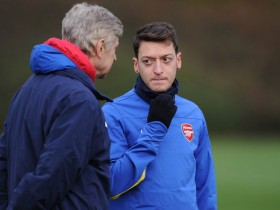 arsene-wenger-mesut-ozil