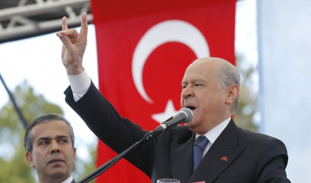 Devlet Bahçeli bozkurt işareti