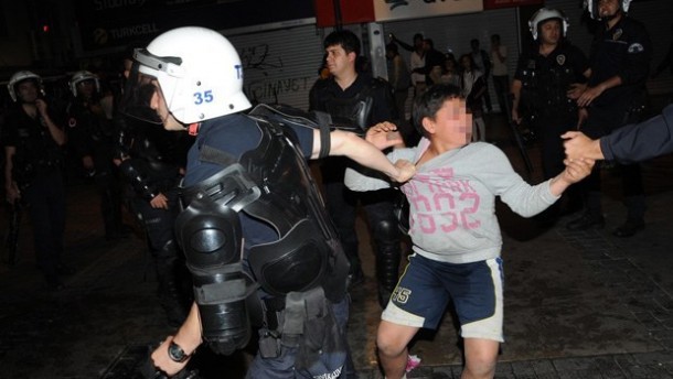 İzmir çocuk gözaltı