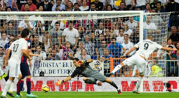 Real Madrid 3 Barcelona 1 El Clasico nun Kralı Real Madrid / La Liga Haberleri 3 Fransız Karim Benzema'nın golü Real Madrid'e 2 farklı zaferi getirdi