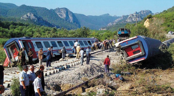 2004'teki tren kazasında fatura sadece makinistlere kesildi! 2 Hızlı tren kazası